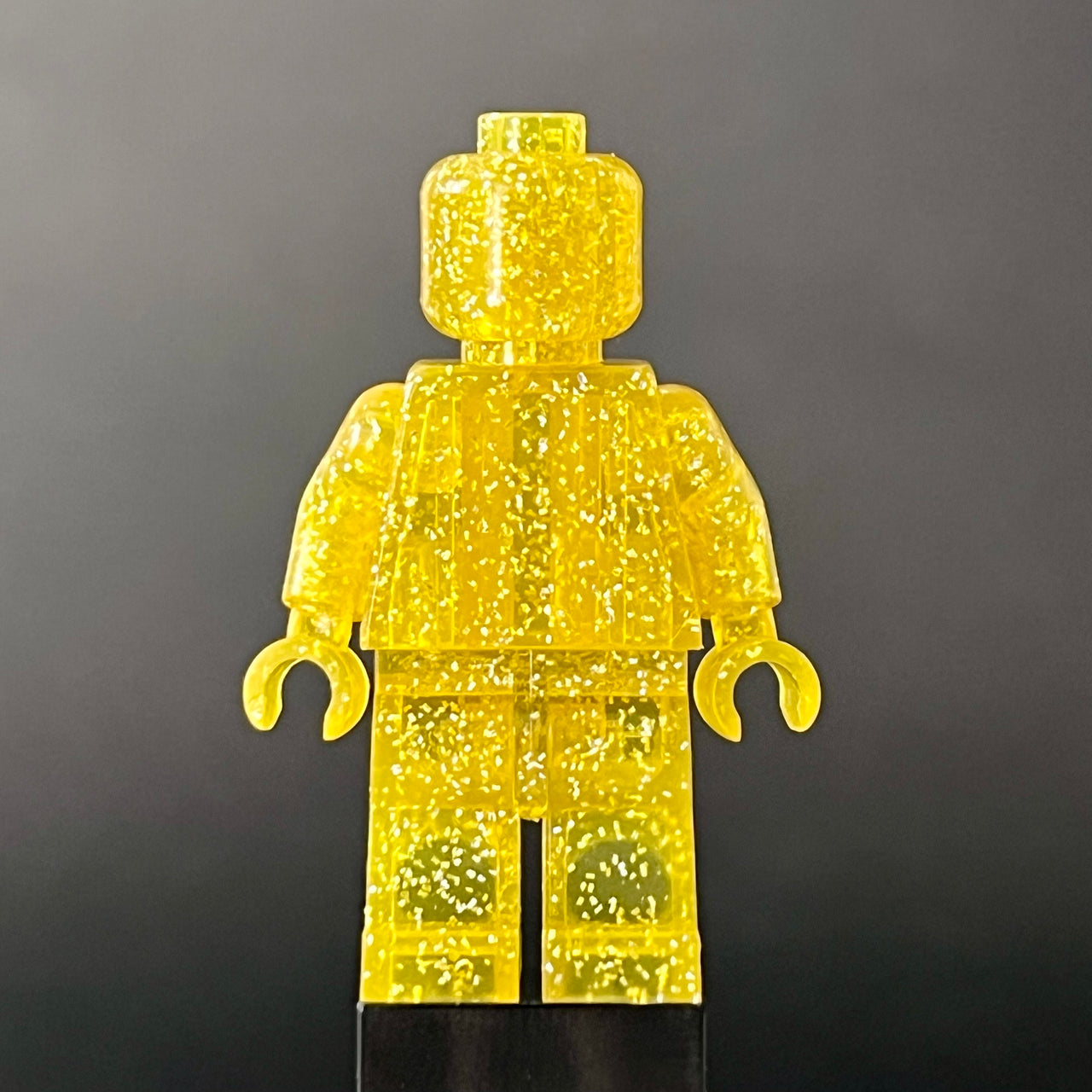 Glitter-Yellow Monochrome Figure